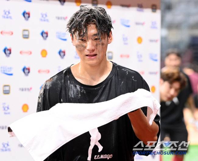 15일 고척스카이돔에서 열린 KIA와 키움의 경기, KIA가 12대1로 승리했다. 이날 경기 30홈런 30도루를 달성한 김도영이 축하세례를 받고 있다. 고척=허상욱 기자 wook@sportschosun.com/2024.08.15/