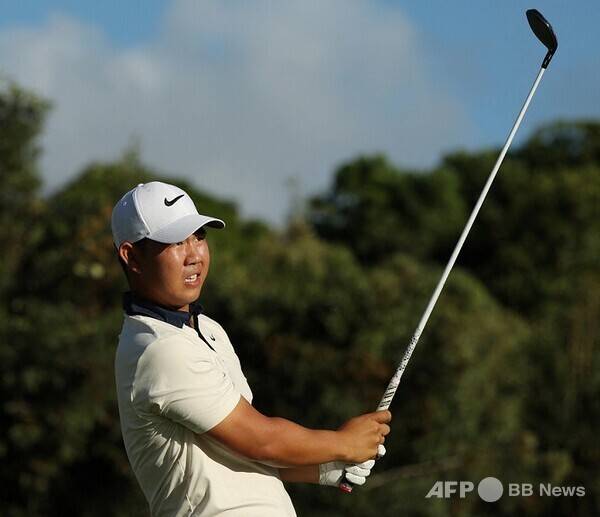 2025년 미국프로골프(PGA) 투어 첫 풀 필드 대회인 소니 오픈 인 하와이 대회에 출전한 김주형 프로가 2라운드에서 경기하는 모습이다. 사진제공=ⓒAFPBBNews = News1