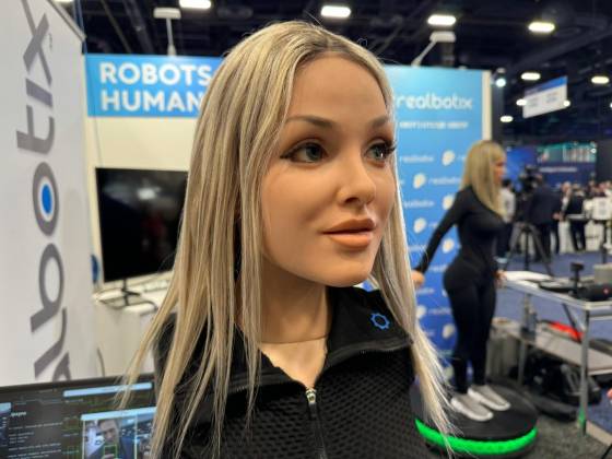 미국 로봇 기업 리얼보틱스(Realbotix)가 선보인 인간과 대화는 물론, 사람의 키와 피부 등 외모까지 비슷한 휴머노이드 로봇 ‘아리아’. [연합뉴스]