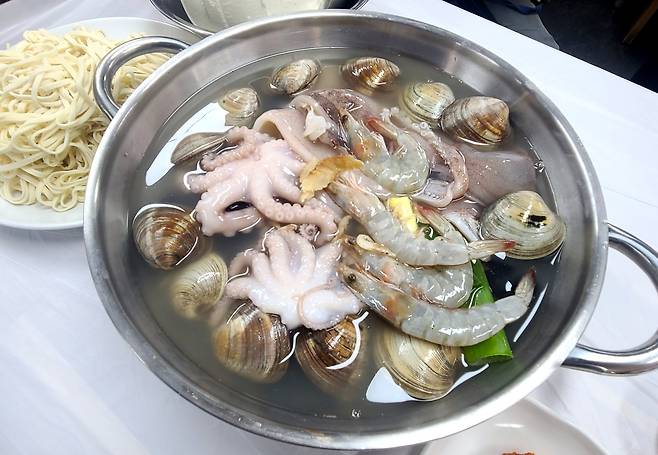 고복저수지옆 해물칼국수