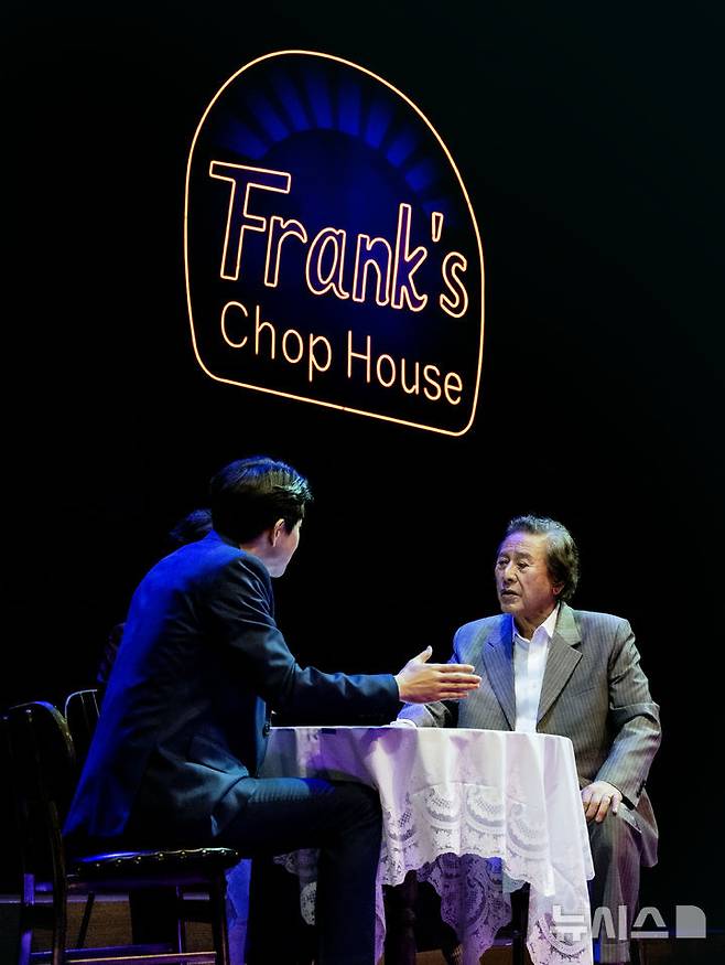 [서울=뉴시스] 연극 '세일즈맨의 죽음'. (사진=쇼앤텔플레이, T2N 미디어 제공)  photo@newsis.com *재판매 및 DB 금지