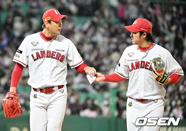 [OSEN=민경훈 기자] SSG 김광현, 최정. 2022.11.07 / rumi@osen.co.kr