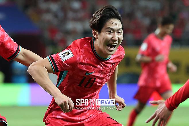 ▲ 파리 생제르맹은 이강인을 잃고 싶어하지 않은 마음을 표하기 시작했다. 프랑스 언론 '레퀴프'의 로익 탄지 기자는 "파리 생제르맹은 이강인을 이적시킬 생각이 없다"며 "이강인 역시 파리 생제르맹을 떠나고 싶은 생각이 없다"고 했다.&nbsp; ⓒ곽혜미 기자