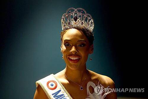 미스 프랑스 2025에 선발된 앙젤리크 앙가르니 필로퐁 [AFP 연합뉴스 자료사진. 재판매 및 DB 금지]