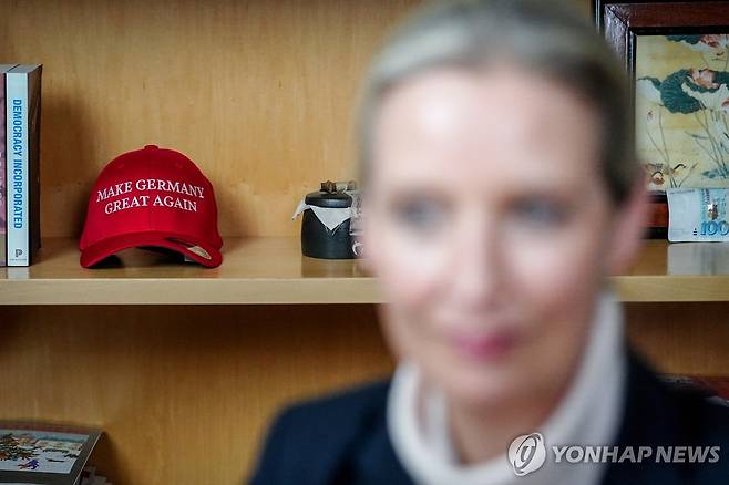 바이델 대표 사무실의 '트럼프 모자' [로이터 연합뉴스 자료사진. 재판매 및 DB 금지]