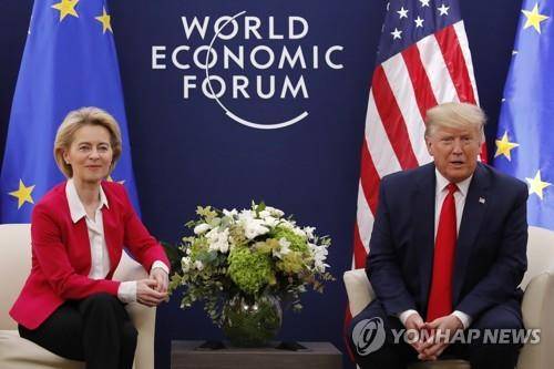 2020년 스위스 다보스포럼 당시 EU 집행위원장과 트럼프 대통령 당선인 [EPA 연합뉴스 자료사진. 재판매 및 DB 금지]