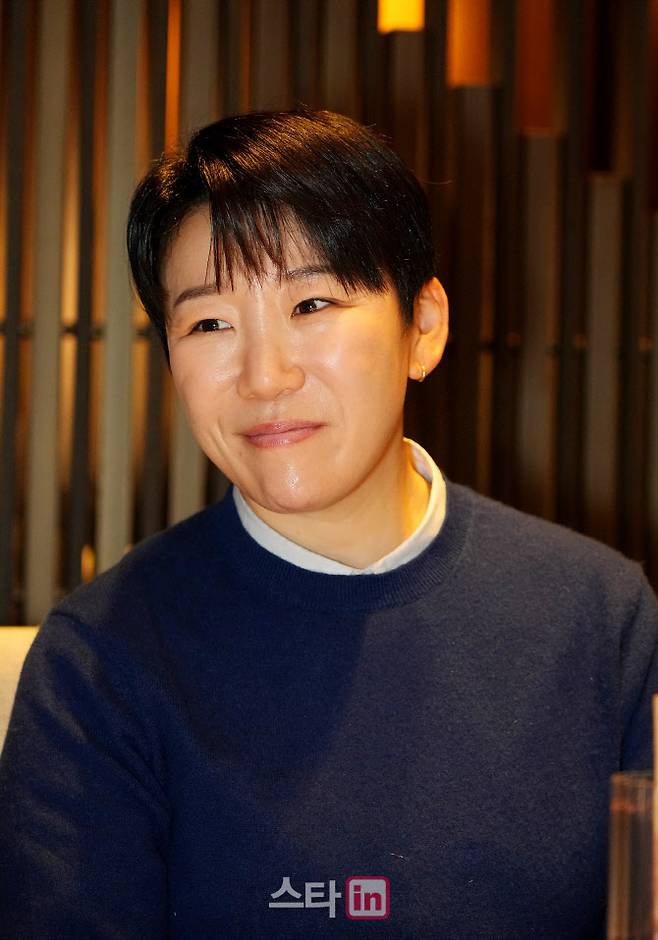 신지애가 이데일리와 인터뷰 도중 흐뭇한 미소를 지어보고 있다. (사진=이데일리 골프in 조원범 기자)