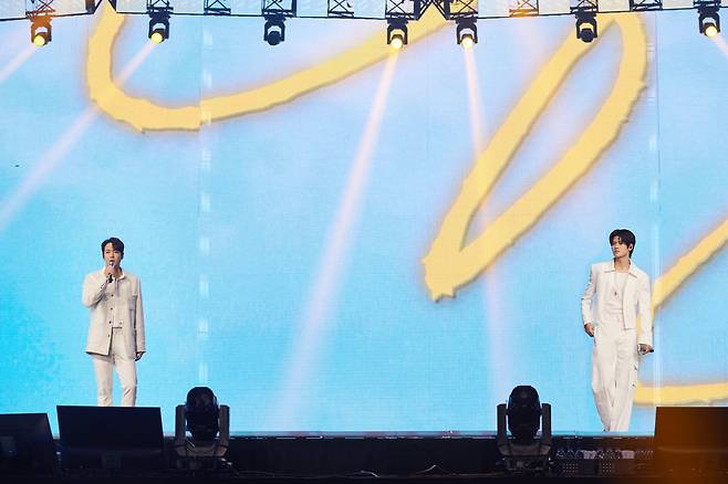 플라이 투 더 스카이 환희(왼쪽), 라이즈 소희. 사진 제공=SM엔터테인먼트