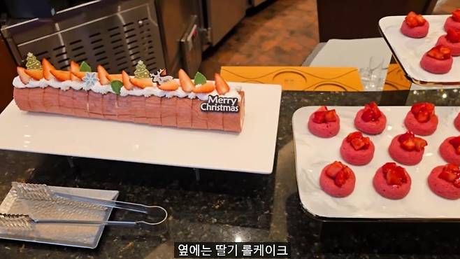 GOMCAM 20250112_2311520584.jpg 1인 14만원 국내 최고가 딸기뷔페에서 나오는 음식 종류