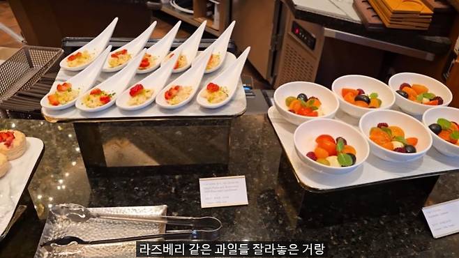 GOMCAM 20250112_2312010262.jpg 1인 14만원 국내 최고가 딸기뷔페에서 나오는 음식 종류