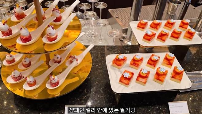GOMCAM 20250112_2312210485.jpg 1인 14만원 국내 최고가 딸기뷔페에서 나오는 음식 종류