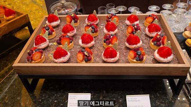 GOMCAM 20250112_2312490750.jpg 1인 14만원 국내 최고가 딸기뷔페에서 나오는 음식 종류
