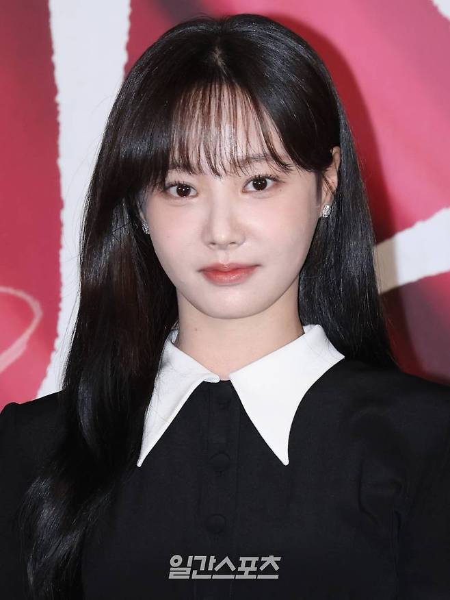 배우 연우가 28일 오전 서울 구로구 라마다 호텔에서 열린 JTBC 토일드라마 '옥씨부인전' 제작발표회에 참석해 포즈를 취하고 있다. '옥씨부인전'은 이름도, 신분도, 남편도 모든 것이 가짜였던 외지부 옥태영과 그녀를 지키기 위해 목숨까지 걸었던 예인 천승휘의 치열한 생존 사기극을 담은 드라마. 30일 밤 10시 30분 첫 방송. 서병수 기자 qudtn@edaily.co.kr /2024.11.28/