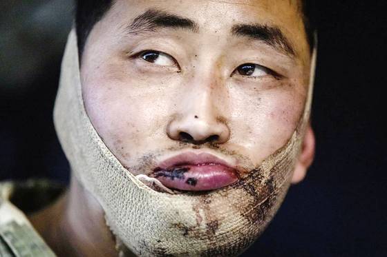 볼로디미르 젤렌스키 우크라이나 대통령이 공개한 북한군 포로 중 한 명. 친우크라이나 텔레그램에선 이 군인의 이름이 이철남이라고 주장했다. 사진 X 캡처