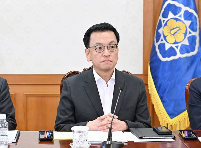 최상목 대통령 권한대행 부총리 겸 기획재정부 장관이 13일 오후 서울 종로구 정부서울청사에서 열린 ‘2025년 경제2 분야 주요 현안 해법 회의’를 주재하고 있다. 사진 기획재정부