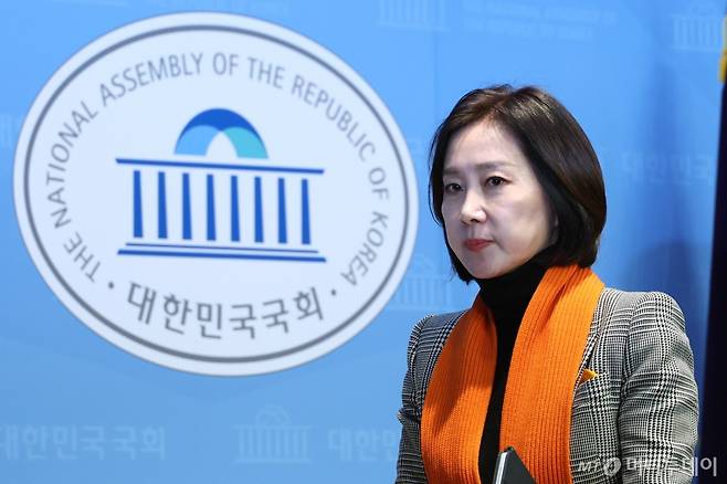 (서울=뉴스1) 이광호 기자 = 허은아 개혁신당 대표가 12일 오전 서울 여의도 국회 소통관에서 당내 현안과 관련해 입장을 밝히는 기자회견을 마친뒤 나서고 있다. 2025.1.12/뉴스1  Copyright (C) 뉴스1. All rights reserved. 무단 전재 및 재배포,  AI학습 이용 금지. /사진=(서울=뉴스1) 이광호 기자