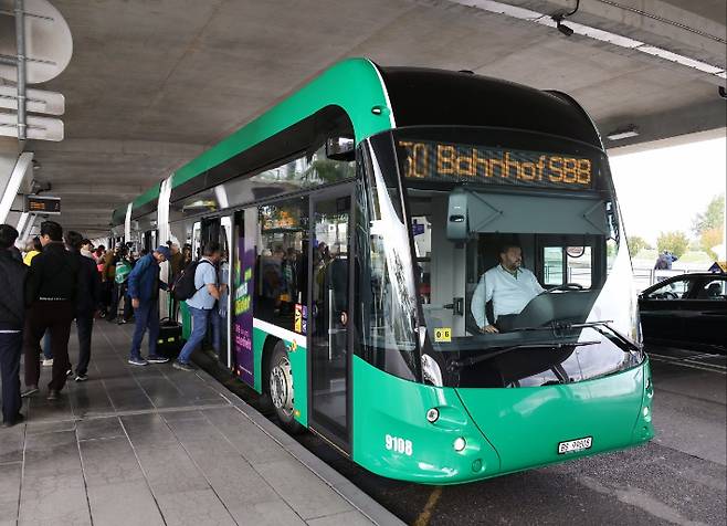 스위스 바젤 무궤도 트램. 대전시 제공