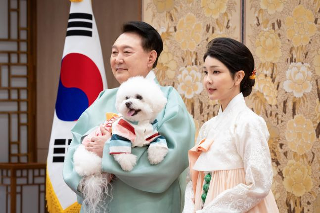 윤석열 대통령과 김건희 여사가 지난해 9월13일 한가위 명절 인사를 전했다. ⓒ연합뉴스