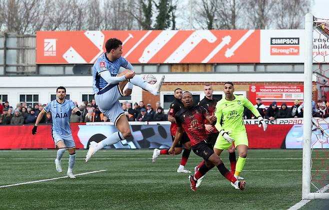 ▲ 토트넘 홋스퍼는 탬워스에 고전했다. 손흥민, 데얀 클루세프스키 등이 투입되기 전까지 졸전이었다. ⓒ연합뉴스/REUTERS/AFP