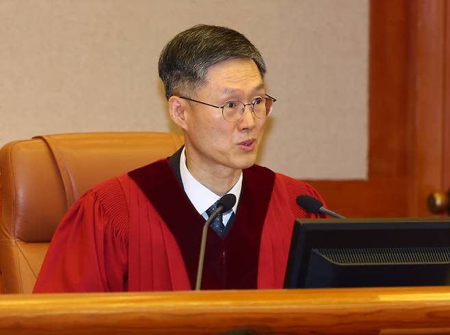 문형배 헌법재판소장 권한대행이 14일 서울 종로구 헌법재판소 대심판정에서 열린 윤석열 대통령 탄핵심판 사건 첫 변론기일에서 발언하고 있다. (사진=뉴시스)