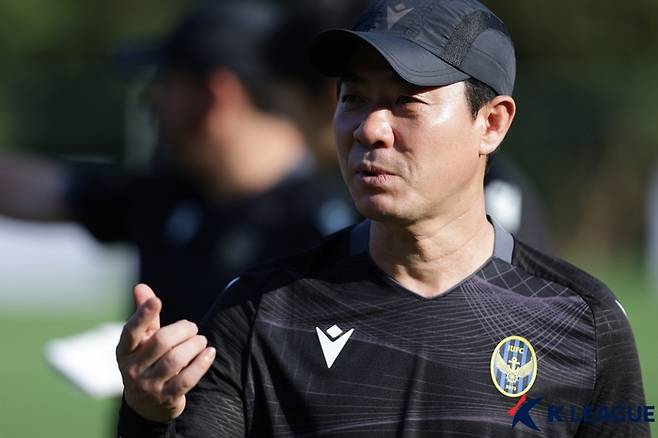 인천에 새롭게 부임한 윤정환 감독. 사진 | 한국프로축구연맹