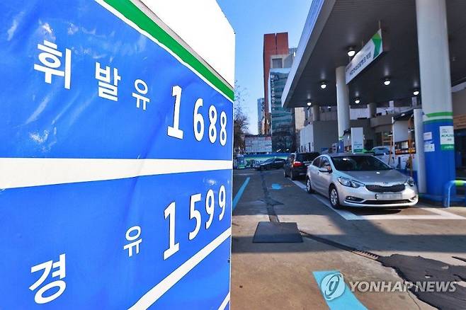 천정부지 기름값…주유소 휘발유값 1천700원대 돌파