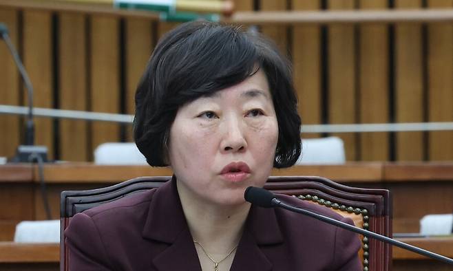 정계선 당시 헌법재판관 후보자가 지난해 12월 23일 오후 서울 여의도 국회에서 열린 인사청문회에서 위원 질의에 답하고 있다. 연합뉴스