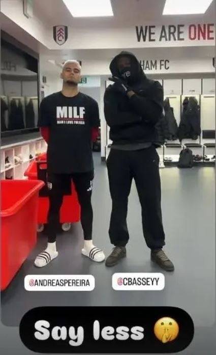 페레이라가 '왜곡 인터뷰 기사'를 내 보낸 기자를 한방 먹이는 글귀가 적힌 티를 입고 있다./소셜미디어