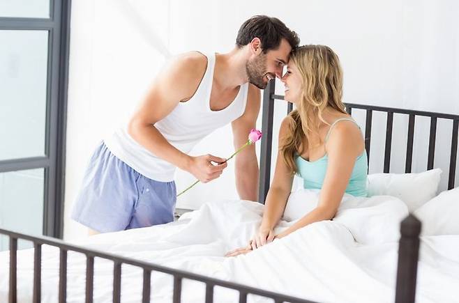 [서울=뉴시스] 성관계를 자주 하는 남성은 심장병에 걸릴 확률이 낮다는 연구 결과가 나왔다. (사진=유토이미지) *재판매 및 DB 금지