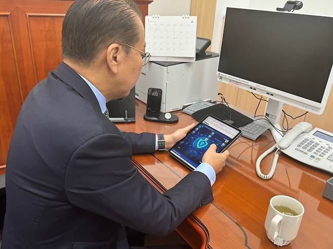 민주파출소에 자진 신고하는 국민의힘 권영세 비상대책위원장 [국민의힘 제공]