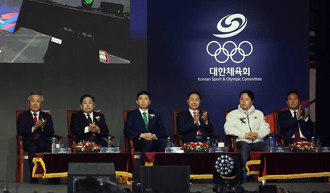 나란히 앉은 대한체육회장 후보자들<저작권자(c) 연합뉴스, 무단 전재-재배포, AI 학습 및 활용 금지>