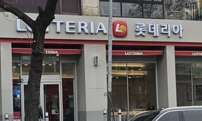 12.3 내란사태 당일 노상원 전 국군정보사령관이 국방부 조사본부 고위직 출신인 김용군 전 육군 대령을 만난 것으로 의심되는 경기 안산의 롯데리아 영업점. 채윤태 기자