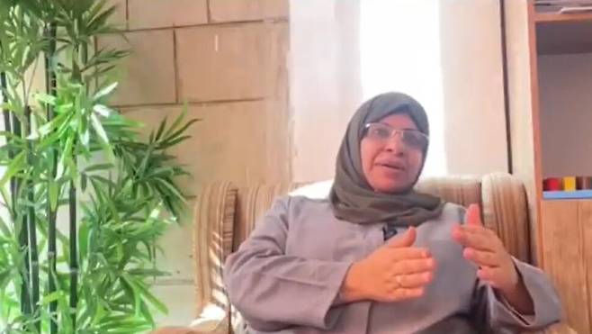 라하프 살라하트와 인터뷰하고 있는 히얌 자밀. 아디 제공