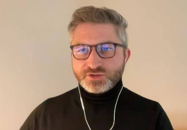 프랑스 농업 데이터 분석 기관인 핀레스의 플로랑 바르시 최고경영자(CEO). 바르시 CEO는 '팀즈'(화상 회의 애플리케이션)를 이용해 한국일보와 진행한 화상 인터뷰에서 "이상기후 발생 주기는 점점 더 줄고 있으며 2050년까지 약 30% 더 자주 발생할 것으로 예상된다"고 말했다. 팀즈 화면 캡처