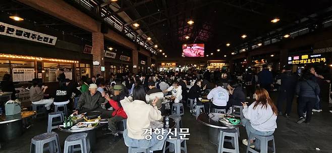 백종원 더본코리아 대표의 리뉴얼 프로젝트 이후 핫플레이스가 된 충남 예산시장이 성황인 모습. 정유미 기자