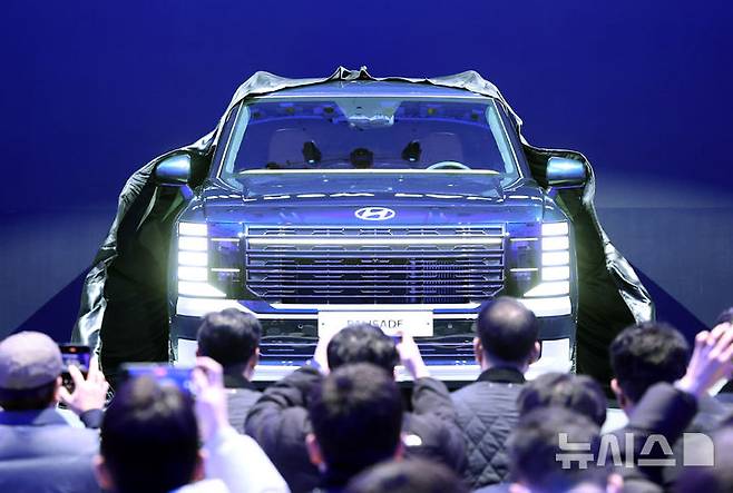 [성남=뉴시스] 김금보 기자 = 현대자동차가 지난 14일 경기 성남시 메종디탈리 복합문화공간에서 신차 '디 올 뉴 팰리세이드'를 공개하고 있다. 2025.01.15. kgb@newsis.com