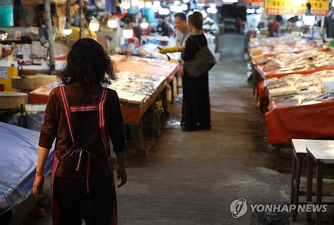 한산한 시장 [연합뉴스 자료사진]