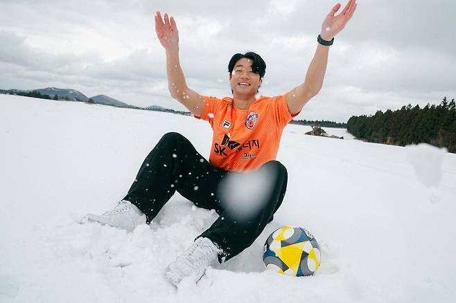 눈놀이하는 이건희 [제주SK 제공. 재판매 및 DB 금지]