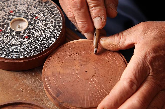 윤도에 각자하는 윤도장