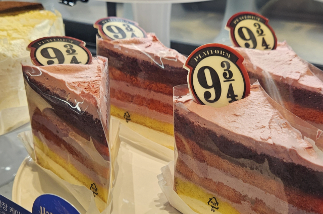 image.png "요즘 이게 그렇게 난리래" 스타벅스 신상 굿즈·메뉴 화제…중고 거래까지