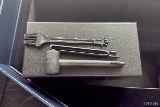 ▲ 봉투를 뜯어도 이게 뭔질 모르겠는 것이고