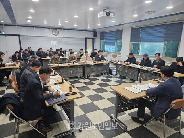 ▲ 동해군항 내 해상작전헬기 지원시설(해군작전헬기장) 사업 추진을 위한 ‘동해시 송정동-해군 민·관·군 상생협의회’ 첫 회의가 16일 송정동행정복지센터에서 열렸다.