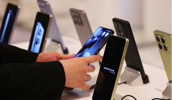 1월 15일 서울 종로구 포시즌스 호텔에서 열린 샤오미코리아 법인 설립 후 첫 기자간담회에서 샤오미 14T가 전시되어 있다. (사진=연합뉴스)