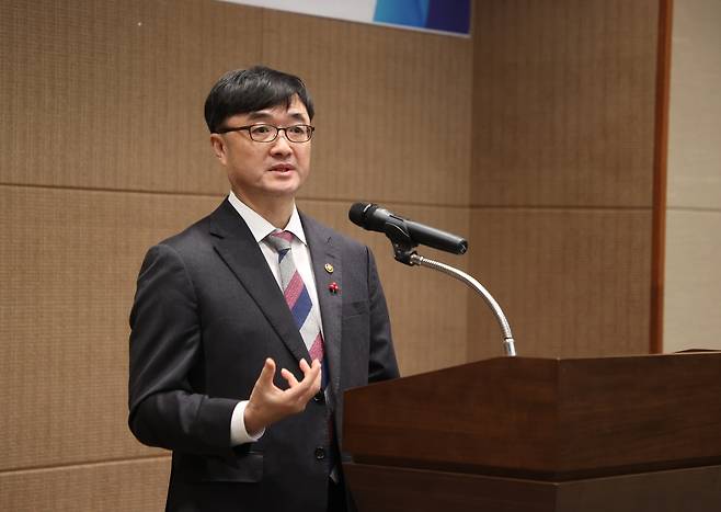 임기근 조달청장이 16일 서울지방조달청에서 열린 ‘혁신제품 지정서 수여식’에서 중소·벤처기업들이 기술개발을 통해 성장할 수 있도록 지원하겠다고 강조하고 있다.