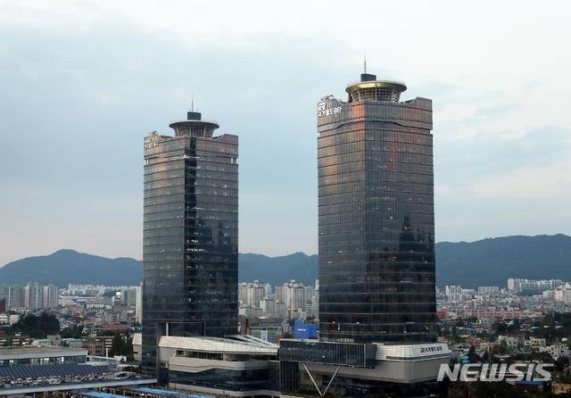 [대전=뉴시스] 대전에 위치한 철도공동사옥 전경. 오른쪽이 국가철도공단, 왼쪽이 한국철도(코레일)다. (사진=뉴시스 DB). photo@newsis.com