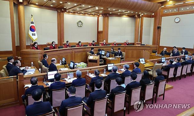 윤석열 대통령 탄핵심판 2차 변론기일 (서울=연합뉴스) 이정훈 기자 = 16일 오후 서울 종로구 헌법재판소에서 윤석열 대통령 탄핵 심판의 두번째 변론기일이 열리고 있다. 2025.1.16 [공동취재] uwg806@yna.co.kr