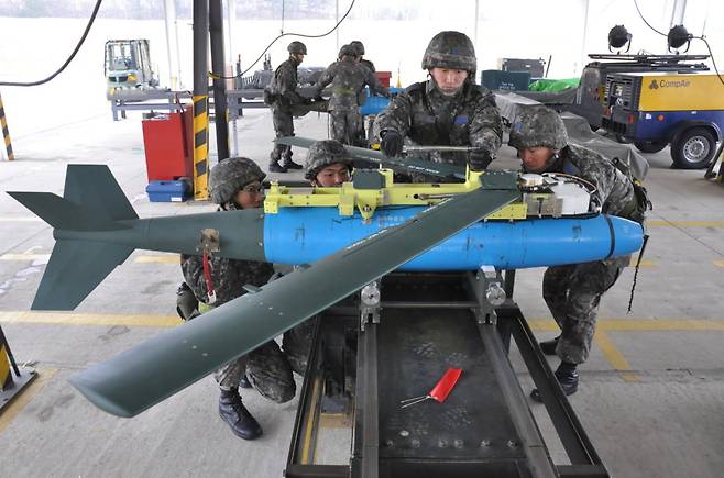 대한민국 공군이 운용하는 한국형 GPS 유도폭탄 KGGB. / 방위사업청 제공