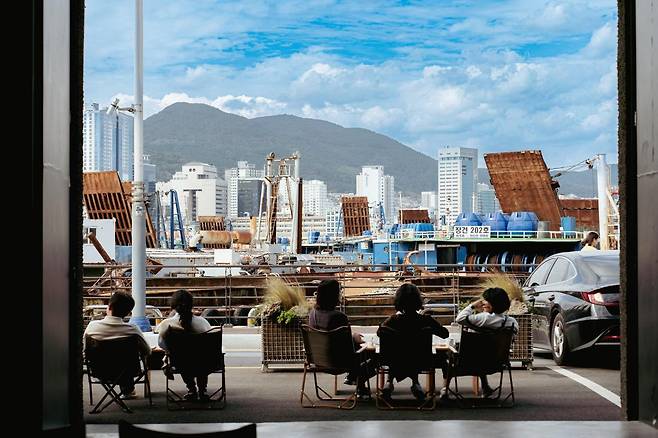 모모스커피 영도 로스터리&커피바. 모모스커피 제공