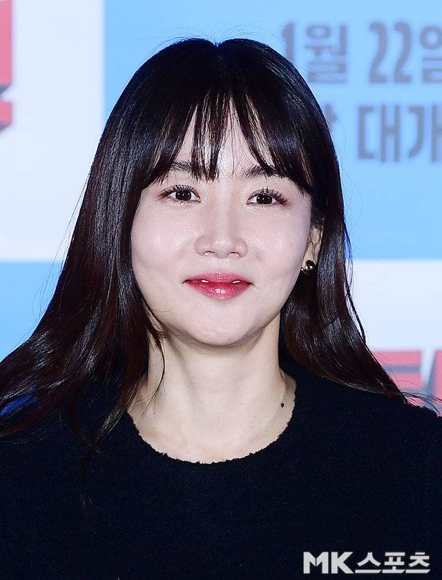 황우슬혜의 스타일은 이번 행사에서 단연 돋보이며, ‘미니멀리즘의 정석’을 보여줬다.사진=김영구 기자