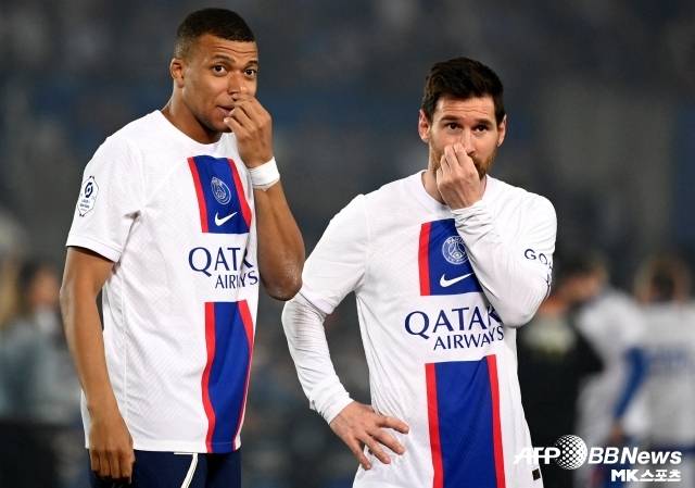 천하의 킬리안 음바페도 ‘축신’ 리오넬 메시에게는 질투할 수밖에 없었던 것일까. 사진=AFPBBNews=News1